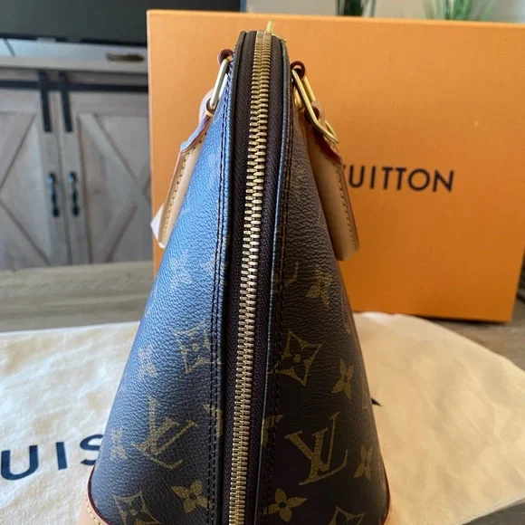 Louis Vuitton Alma - Picture 11 of 15